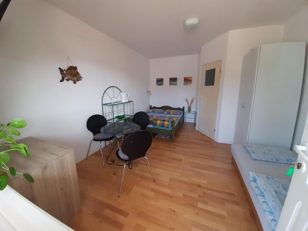 אוסטרובו Pokoje Goscinne Weronika מראה חיצוני תמונה